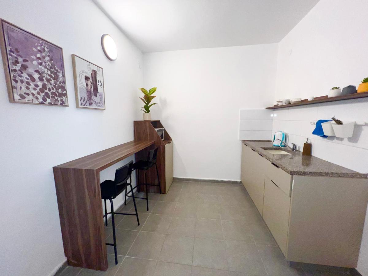 Aspentlv - Hacarmel Market Apartments & Studios Тел Авив Екстериор снимка